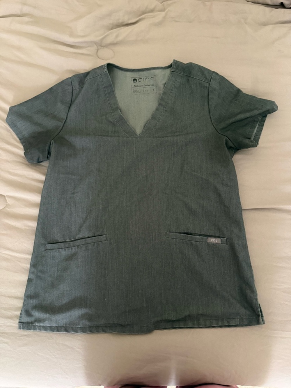 Figs gray graphite top